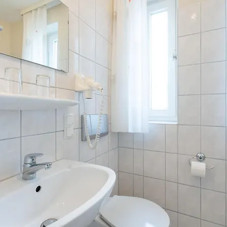 Apartment 617, Seepark *